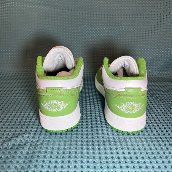 ***NWT***Air 1 Jordan Low SE Green & White - Picture 4 of 11